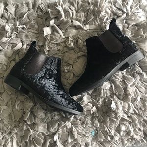 New TOMS Black Velvet Booties